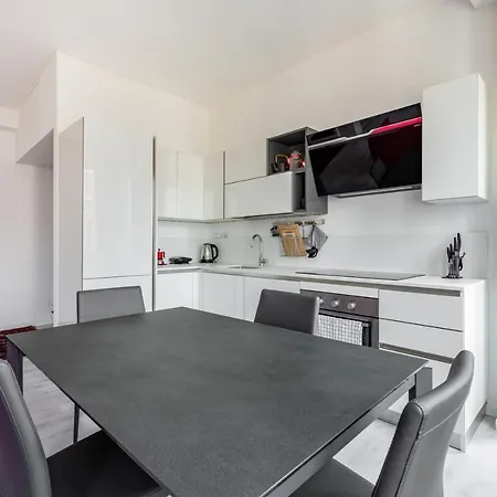 Guesthost - Garibaldi & Gae Aulenti Modern Apt With Private Parking!-2