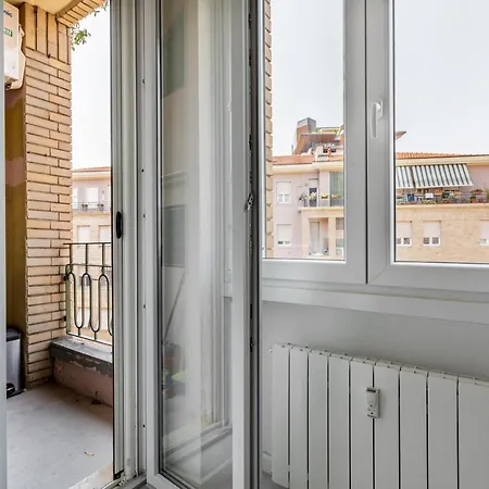 Guesthost - Garibaldi & Gae Aulenti Modern Apt With Private Parking!-3